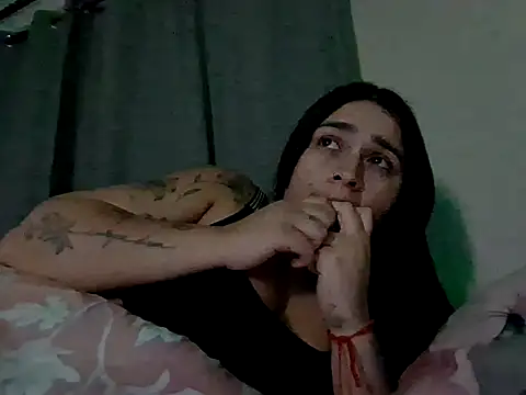 Snapshot of Denisutra777 chatting on May 7, 2026, 4:51 am Denisutra777 online show from May 7, 2026, 4:51 am