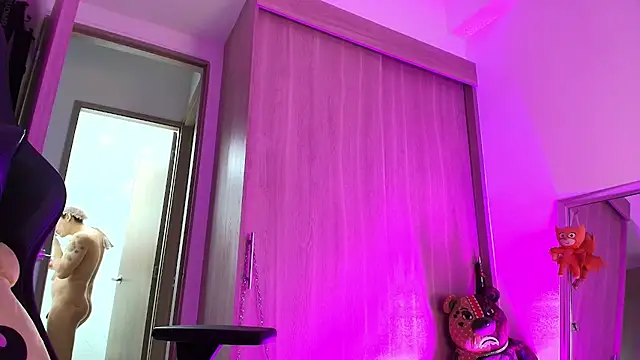 brunothompson3 online show from September 14, 2025, 11:04 pm