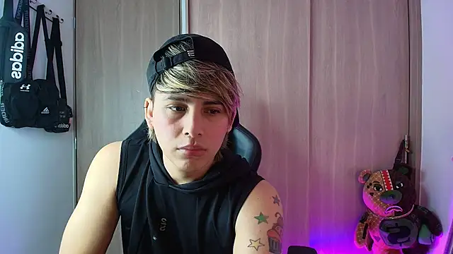 brunothompson3 online show from September 25, 2025, 11:19 pm