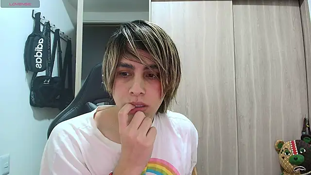 brunothompson3 online show from October 11, 2025, 10:14 am