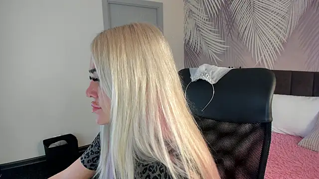 Snapshot of Kira_Key chatting on September 28, 2025, 9:14 am Kira Key online show from September 28, 2025, 9:14 am