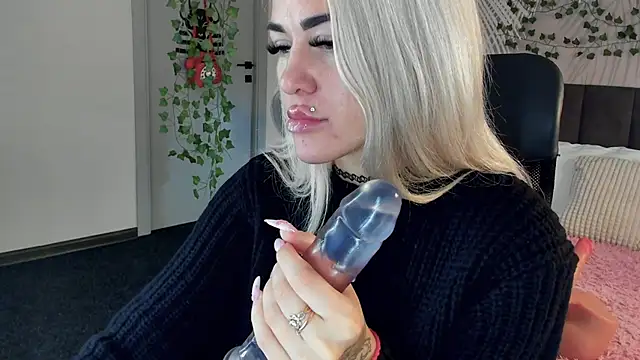 Snapshot of Kira_Key chatting on November 10, 2025, 1:59 am Kira Key online show from November 10, 2025, 1:59 am