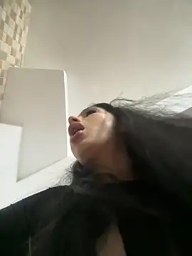 Bella Vixen  online show from October 29, 2025, 8:10 pm