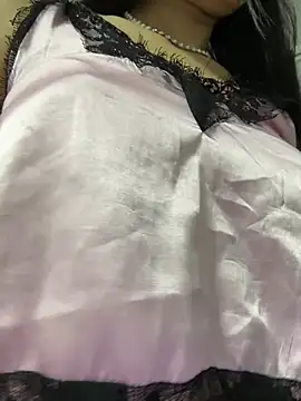 Snapshot of Bella_Vixen_ chatting on February 16, 2026, 12:40 am Bella Vixen online show from February 16, 2026, 12:40 am