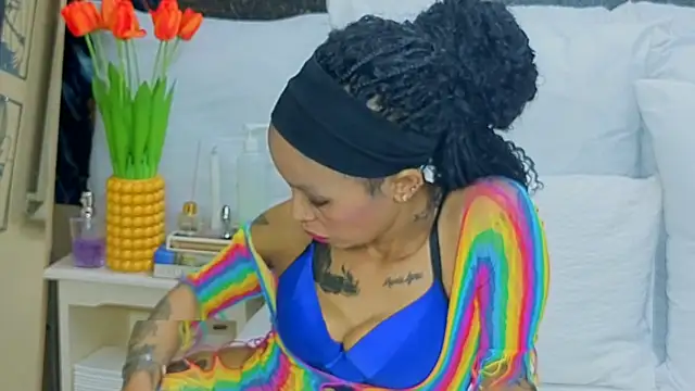 Snapshot of CaramelNatashaxx chatting on October 22, 2025, 11:37 pm CaramelNatashaxx online show from October 22, 2025, 11:37 pm