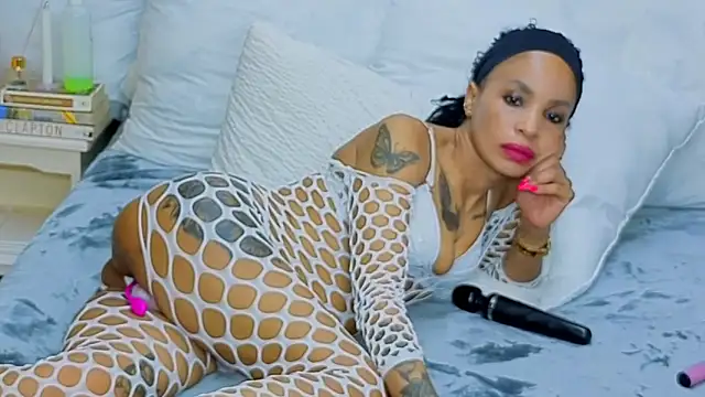 Snapshot of CaramelNatashaxx chatting on October 26, 2025, 2:06 am CaramelNatashaxx online show from October 26, 2025, 2:06 am