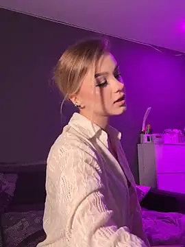 VelvetRush  online show from October 10, 2025, 4:39 pm