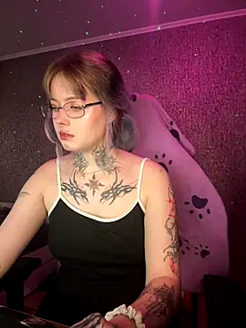 Snapshot of n1ghtcloud chatting on September 12, 2025, 8:25 am n1ghtcloud online show from September 12, 2025, 8:25 am