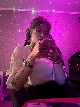 Snapshot of n1ghtcloud chatting on September 22, 2025, 10:28 am n1ghtcloud online show from September 22, 2025, 10:28 am