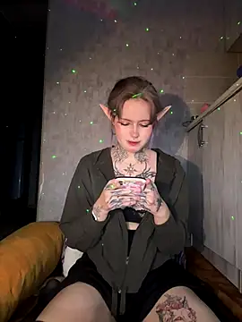 Snapshot of n1ghtcloud chatting on October 2, 2025, 9:55 pm n1ghtcloud online show from October 2, 2025, 9:55 pm