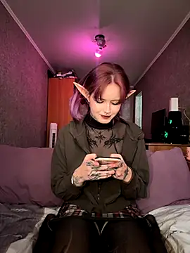 Snapshot of n1ghtcloud chatting on October 13, 2025, 5:29 am n1ghtcloud online show from October 13, 2025, 5:29 am