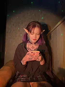 Snapshot of n1ghtcloud chatting on October 13, 2025, 10:43 pm n1ghtcloud online show from October 13, 2025, 10:43 pm