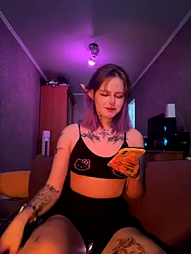 Snapshot of n1ghtcloud chatting on October 28, 2025, 6:39 am n1ghtcloud online show from October 28, 2025, 6:39 am