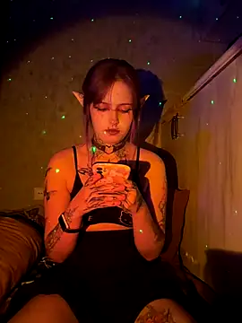 Snapshot of n1ghtcloud chatting on October 28, 2025, 6:43 pm n1ghtcloud online show from October 28, 2025, 6:43 pm