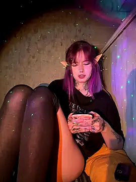 Snapshot of n1ghtcloud chatting on November 22, 2025, 7:02 pm n1ghtcloud online show from November 22, 2025, 7:02 pm