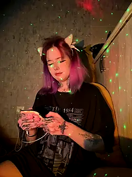 Snapshot of n1ghtcloud chatting on December 3, 2025, 8:07 pm n1ghtcloud online show from December 3, 2025, 8:07 pm