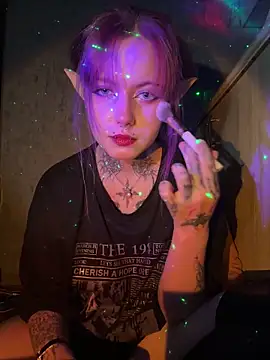 Snapshot of n1ghtcloud chatting on December 4, 2025, 6:49 pm n1ghtcloud online show from December 4, 2025, 6:49 pm