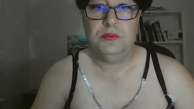 nataliacd online show from September 12, 2025, 2:17 pm