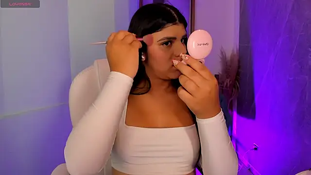 PauliinaBelle  online show from May 4, 2026, 1:40 pm
