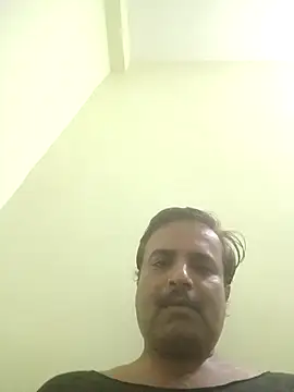 vardh033 online show from September 20, 2025, 5:03 pm