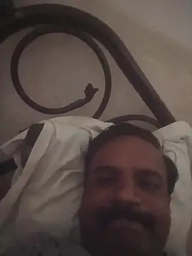 vardh033 online show from October 22, 2025, 7:46 pm