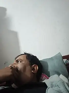 vardh033 online show from October 30, 2025, 11:11 am