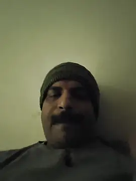 vardh033 online show from November 14, 2025, 8:29 pm