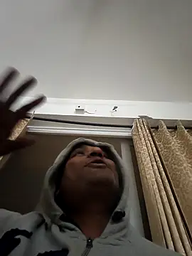 vardh033 online show from March 18, 2026, 2:09 pm