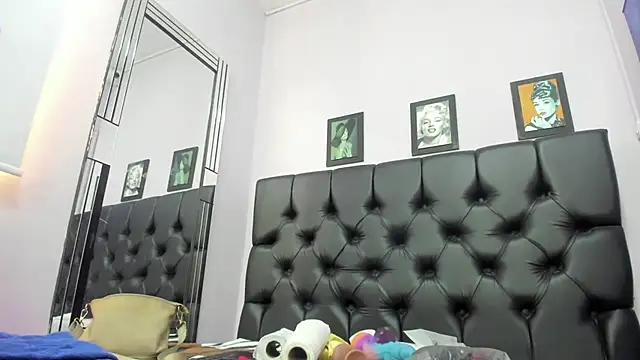 Adrianasex 69x online show from November 19, 2025, 5:13 pm