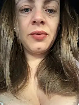 ladywithbigass online show from April 18, 2026, 5:33 am