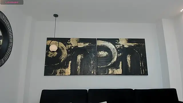 LeahNovac online show from November 26, 2025, 11:22 am