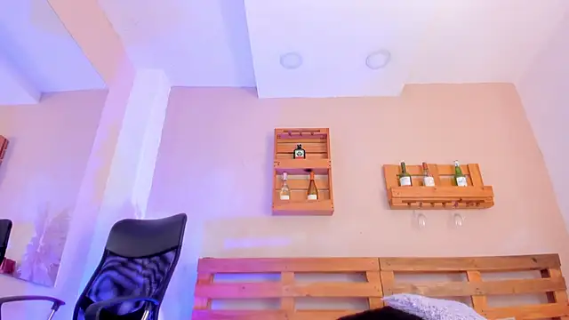  miss mia online show from October 23, 2025, 10:47 am