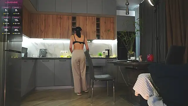 Anny Molly online show from November 15, 2025, 6:00 am