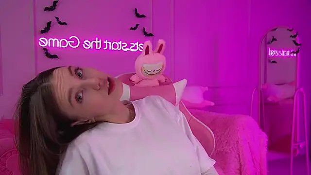 Snapshot of VeronicaVances chatting on October 21, 2025, 6:25 am VeronicaVances online show from October 21, 2025, 6:25 am