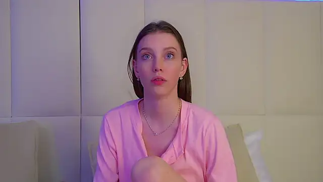 Snapshot of VeronicaVances chatting on November 4, 2025, 6:29 pm VeronicaVances online show from November 4, 2025, 6:29 pm