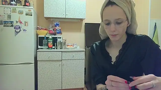 Lucy Divine online show from November 15, 2025, 5:09 pm