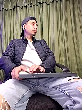 abnerdam01 online show from September 25, 2025, 11:58 am