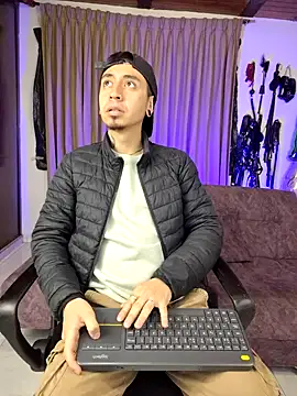 abnerdam01 online show from September 29, 2025, 10:53 am