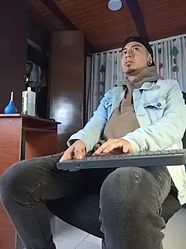 abnerdam01 online show from November 12, 2025, 1:11 pm