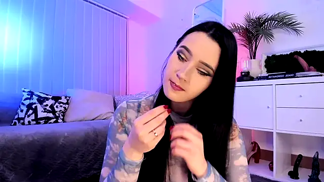 Mary Lori online show from December 4, 2025, 7:17 am