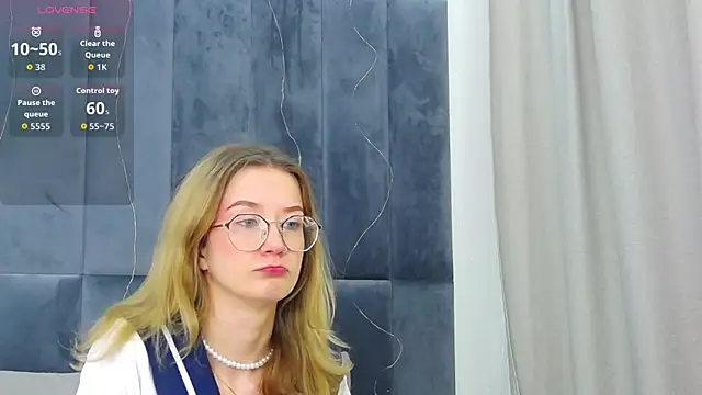 MaeLili online show from January 16, 2026, 8:40 am