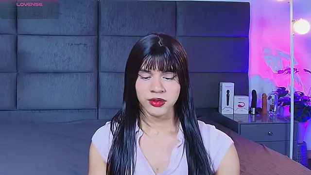 Slenna Moon online show from March 5, 2026, 10:17 pm