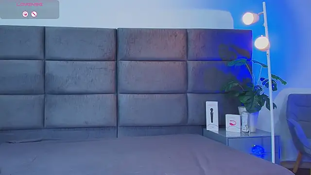 Slenna Moon online show from April 18, 2026, 11:16 pm