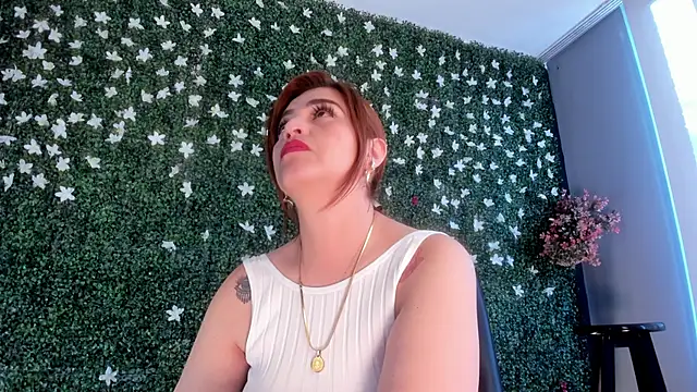 Snapshot of Skylar__Desire chatting on September 11, 2025, 1:44 pm Skylar Desire online show from September 11, 2025, 1:44 pm