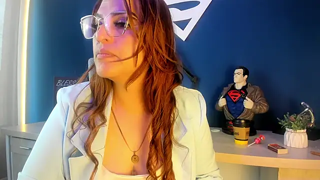 Snapshot of Skylar__Desire chatting on October 17, 2025, 2:30 pm Skylar Desire online show from October 17, 2025, 2:30 pm