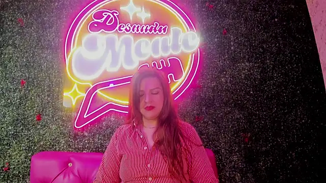 Snapshot of Skylar__Desire chatting on October 20, 2025, 11:43 am Skylar Desire online show from October 20, 2025, 11:43 am