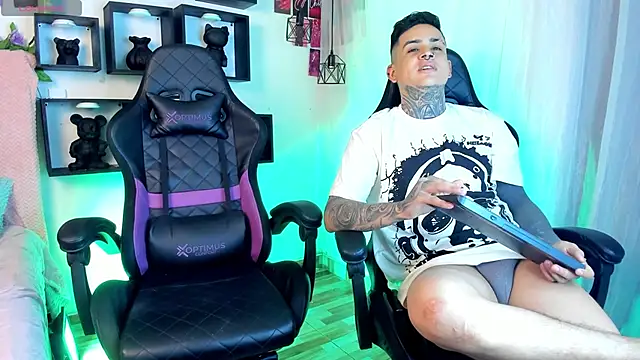 Sarahandzack online show from November 14, 2025, 6:12 am