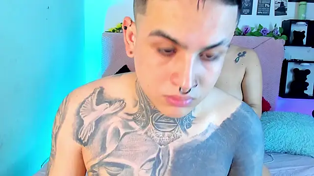 Sarahandzack online show from November 16, 2025, 6:41 am