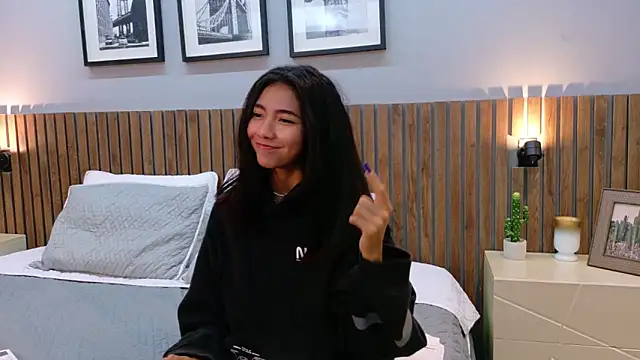 Snapshot of luna_roja25 chatting on February 3, 2026, 1:27 pm luna roja25 online show from February 3, 2026, 1:27 pm