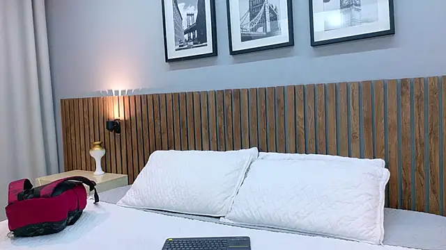 Snapshot of luna_roja25 chatting on February 10, 2026, 2:43 pm luna roja25 online show from February 10, 2026, 2:43 pm